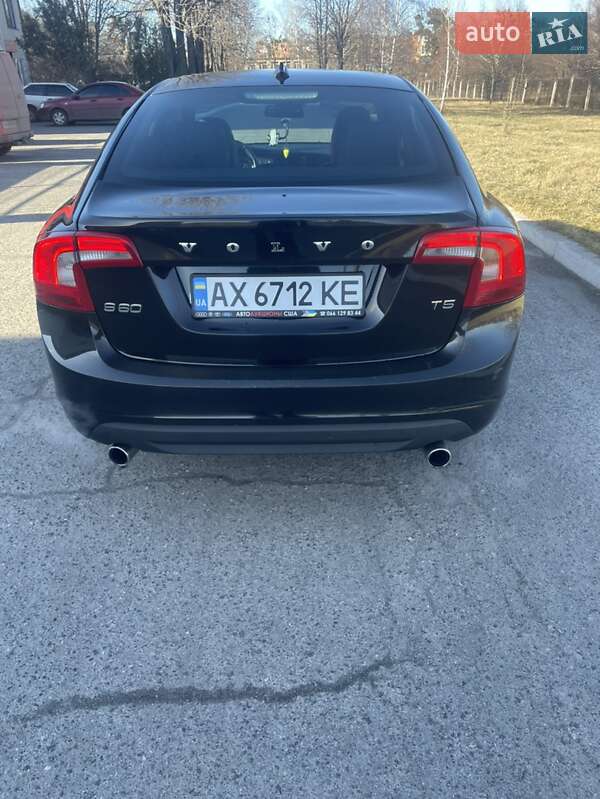 Седан Volvo S60 2011 в Зміїві