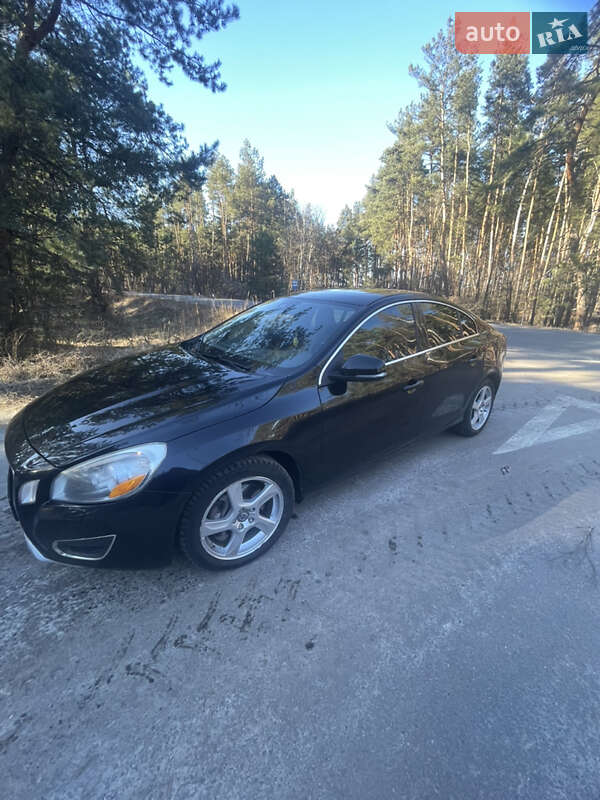 Седан Volvo S60 2011 в Зміїві