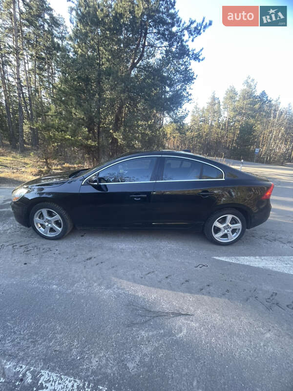 Седан Volvo S60 2011 в Зміїві