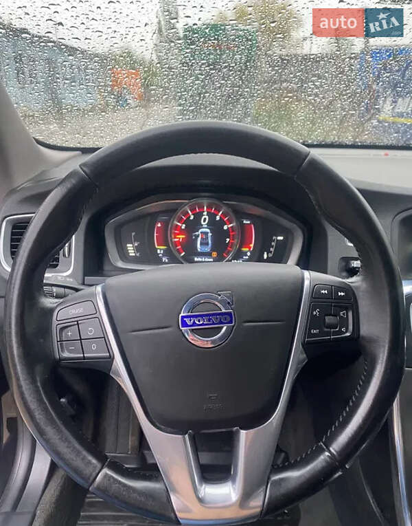 Седан Volvo S60 2015 в Львове