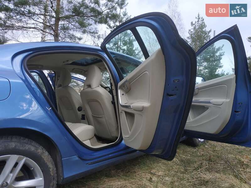Седан Volvo S60 2013 в Киеве