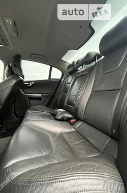 Седан Volvo S60 2013 в 