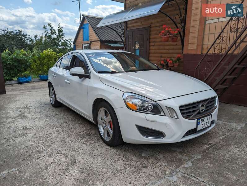 Седан Volvo S60 2012 в Ровно