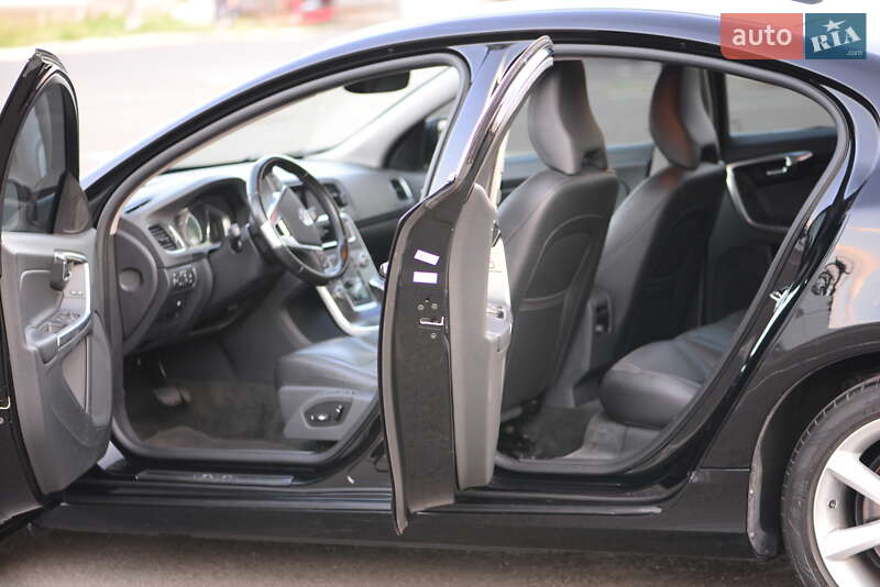 Седан Volvo S60 2015 в Одесі