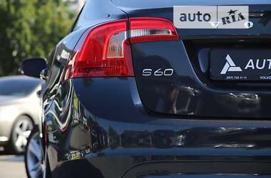 Седан Volvo S60 2015 в 