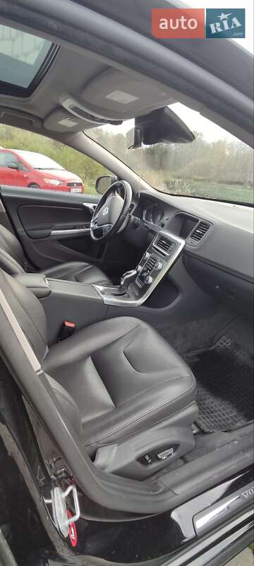 Седан Volvo S60 2016 в Львове