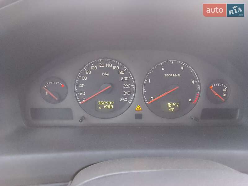 Седан Volvo S60 2002 в Дубровиці