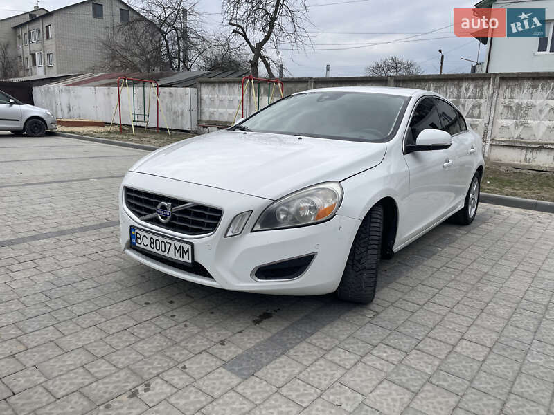 Седан Volvo S60 2012 в Львове