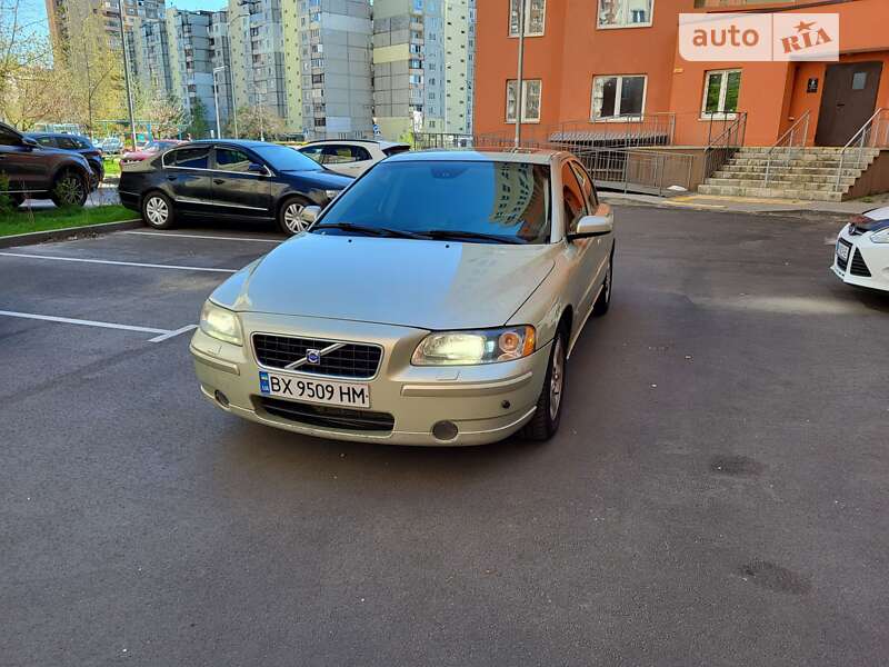 Седан Volvo S60 2004 в Киеве