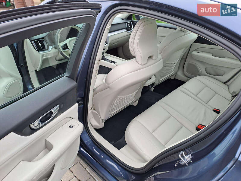 Седан Volvo S60 2019 в Луцке