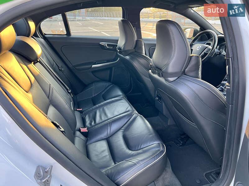 Седан Volvo S60 2015 в Киеве фото 44 Седан Volvo S60 2015 в Киеве