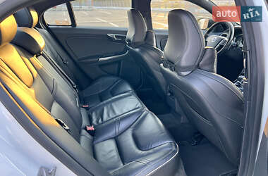 Седан Volvo S60 2015 в 