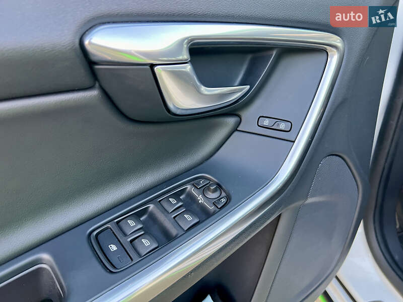 Седан Volvo S60 2015 в Киеве фото 50 Седан Volvo S60 2015 в Киеве