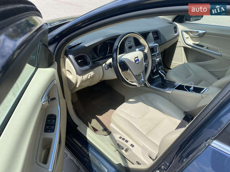 Седан Volvo S60 2014 в Киеве