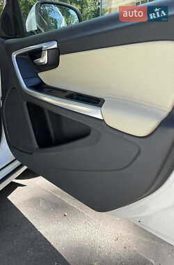 Седан Volvo S60 2011 в 