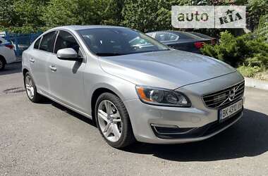 Седан Volvo S60 2014 в Львові