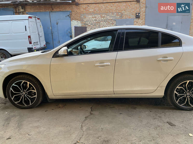 Седан Volvo S60 2012 в Киеве