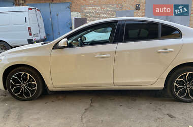 Седан Volvo S60 2012 в 