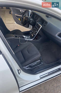 Седан Volvo S60 2012 в 