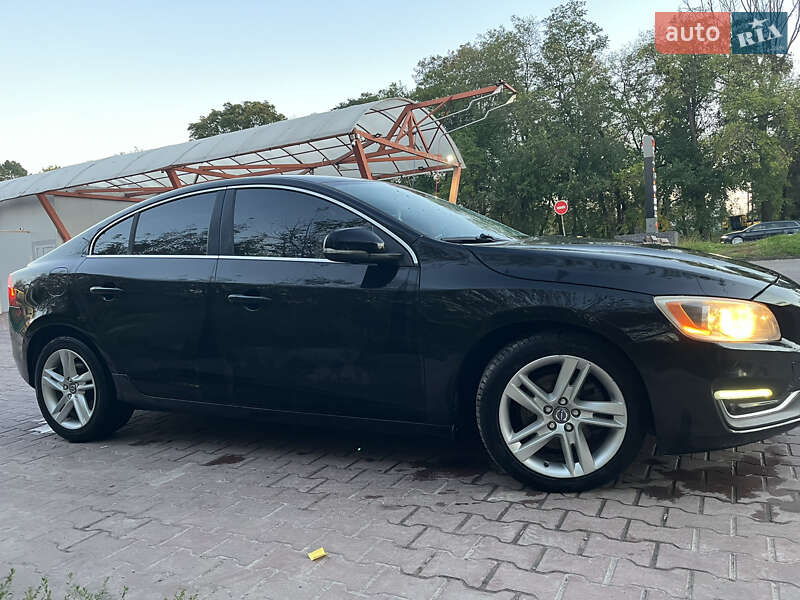 Седан Volvo S60 2014 в Рівному