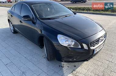 Седан Volvo S60 2012 в Львове