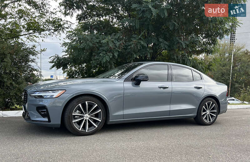 Седан Volvo S60 2021 в Киеве