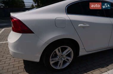 Седан Volvo S60 2013 в Тернополі