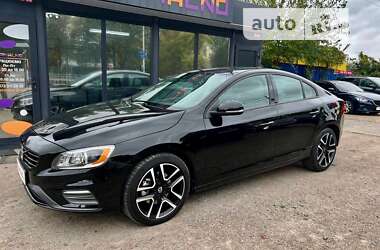 Седан Volvo S60 2016 в Киеве