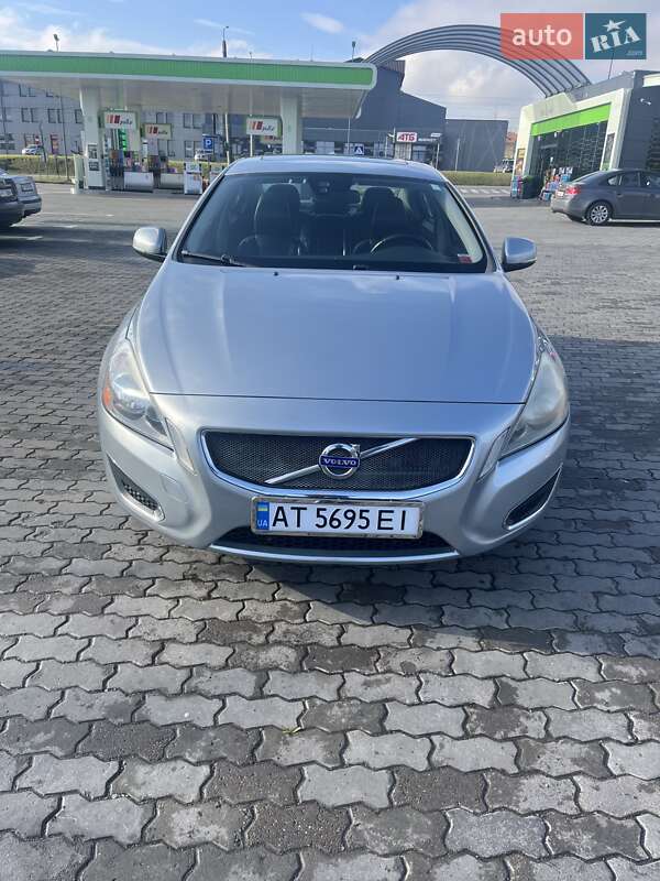 Седан Volvo S60 2013 в Івано-Франківську