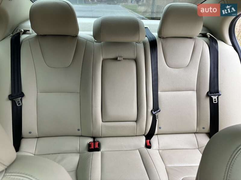 Седан Volvo S60 2015 в Ивано-Франковске