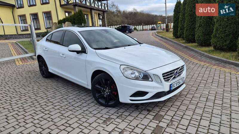 Седан Volvo S60 2013 в Львове