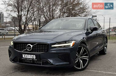 Седан Volvo S60 2019 в Киеве