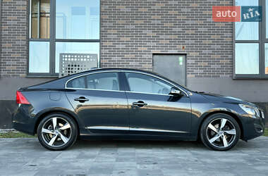 Седан Volvo S60 2010 в Львові