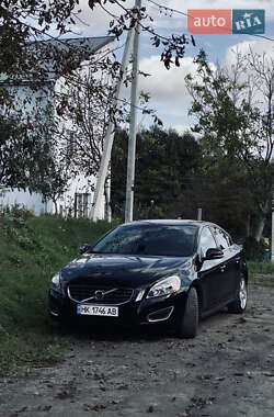 Седан Volvo S60 2013 в Здолбуніві