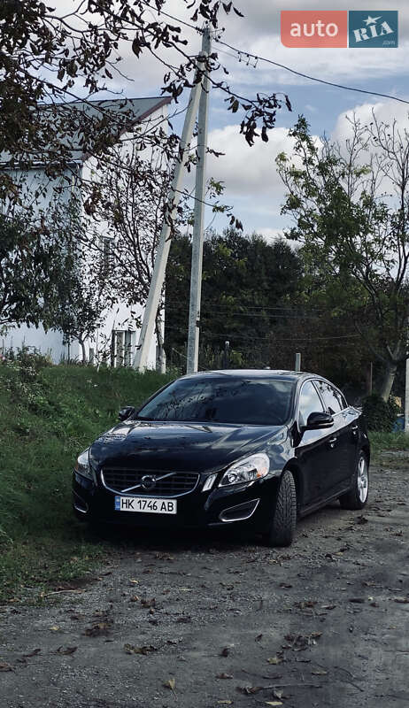 Седан Volvo S60 2013 в 