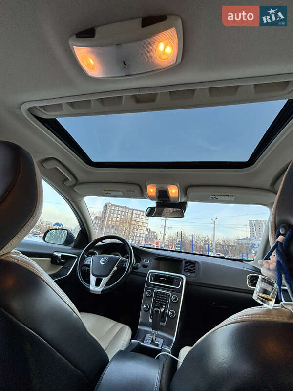Седан Volvo S60 2012 в Львове