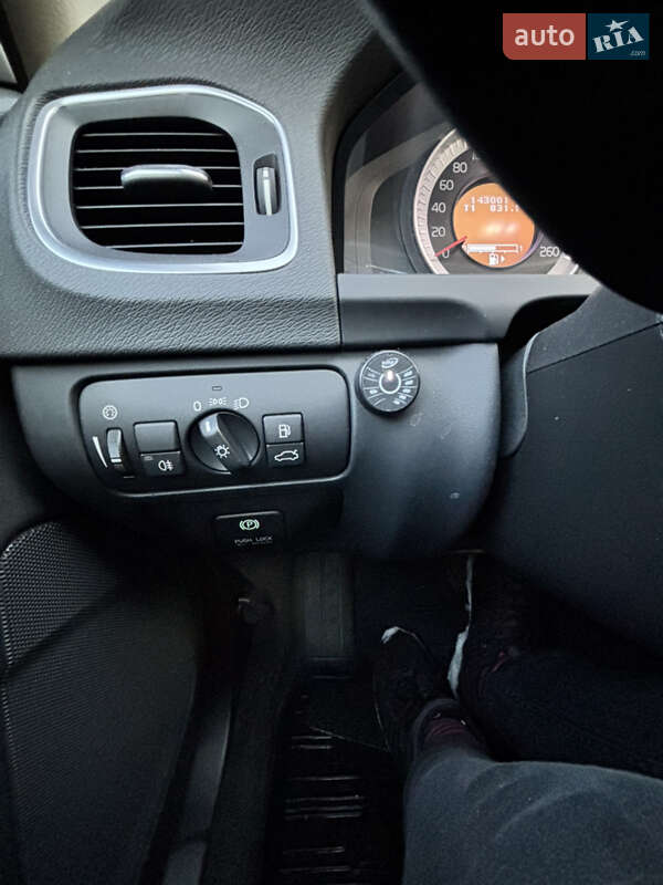 Седан Volvo S60 2012 в Львове