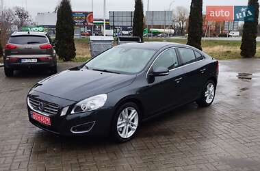 Седан Volvo S60 2013 в Дубні