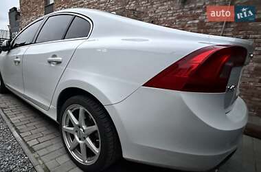 Седан Volvo S60 2012 в 