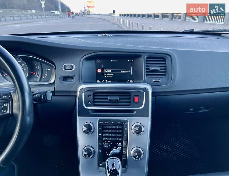 Седан Volvo S60 2016 в Киеве