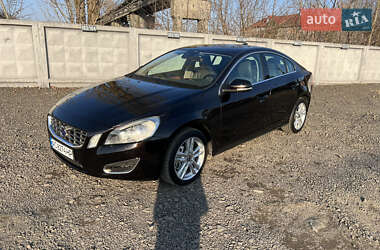 Седан Volvo S60 2012 в 