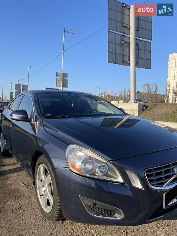 Седан Volvo S60 2012 в Киеве
