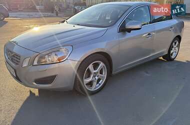 Седан Volvo S60 2013 в Львові