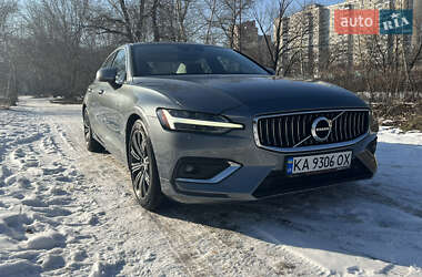 Седан Volvo S60 2019 в Киеве