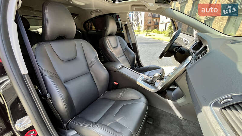 Седан Volvo S60 2016 в Ивано-Франковске