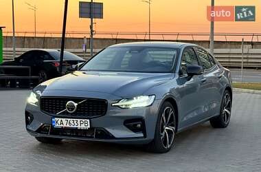 Седан Volvo S60 2023 в Киеве