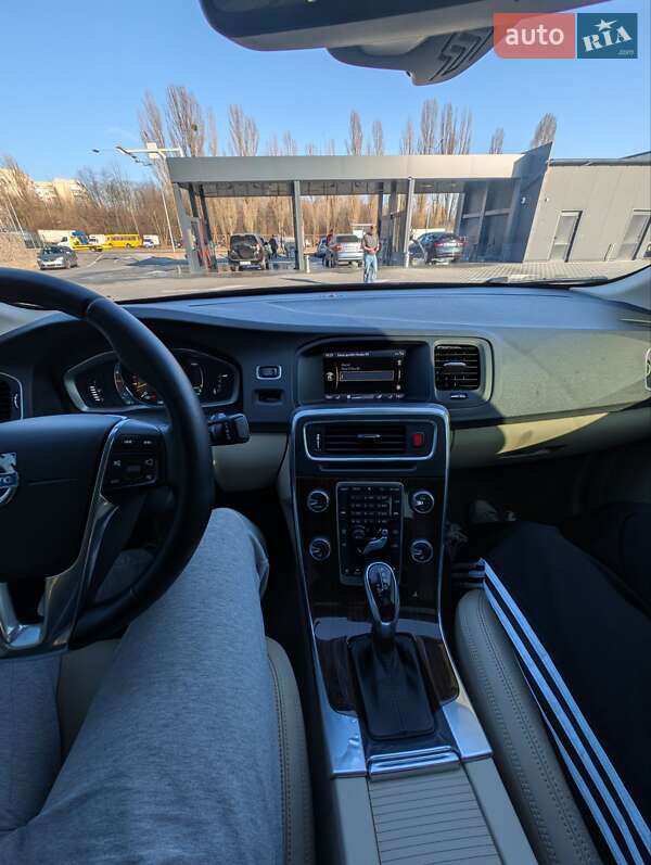 Седан Volvo S60 2013 в Умані