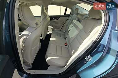 Седан Volvo S60 2019 в 