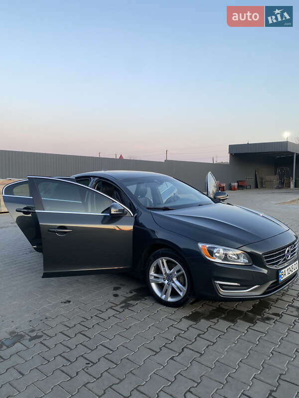 Седан Volvo S60 2013 в Южноукраинске