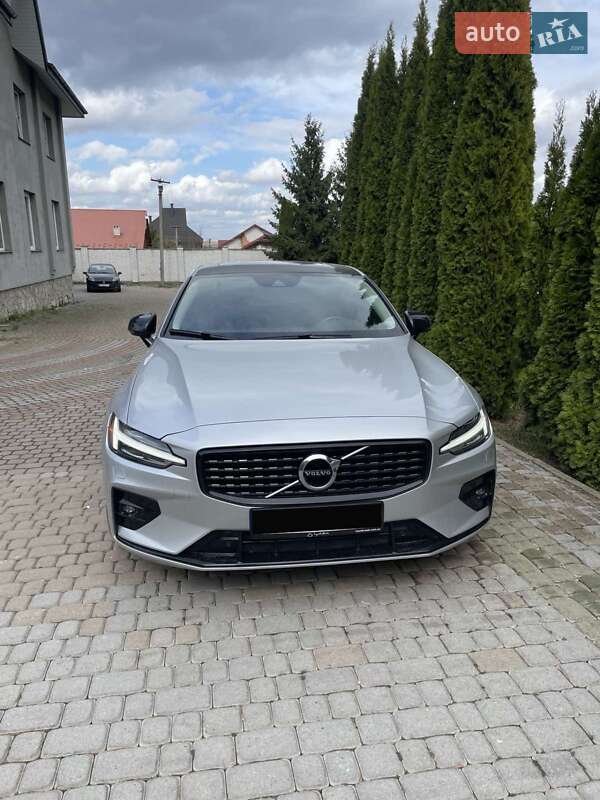 Седан Volvo S60 2022 в 